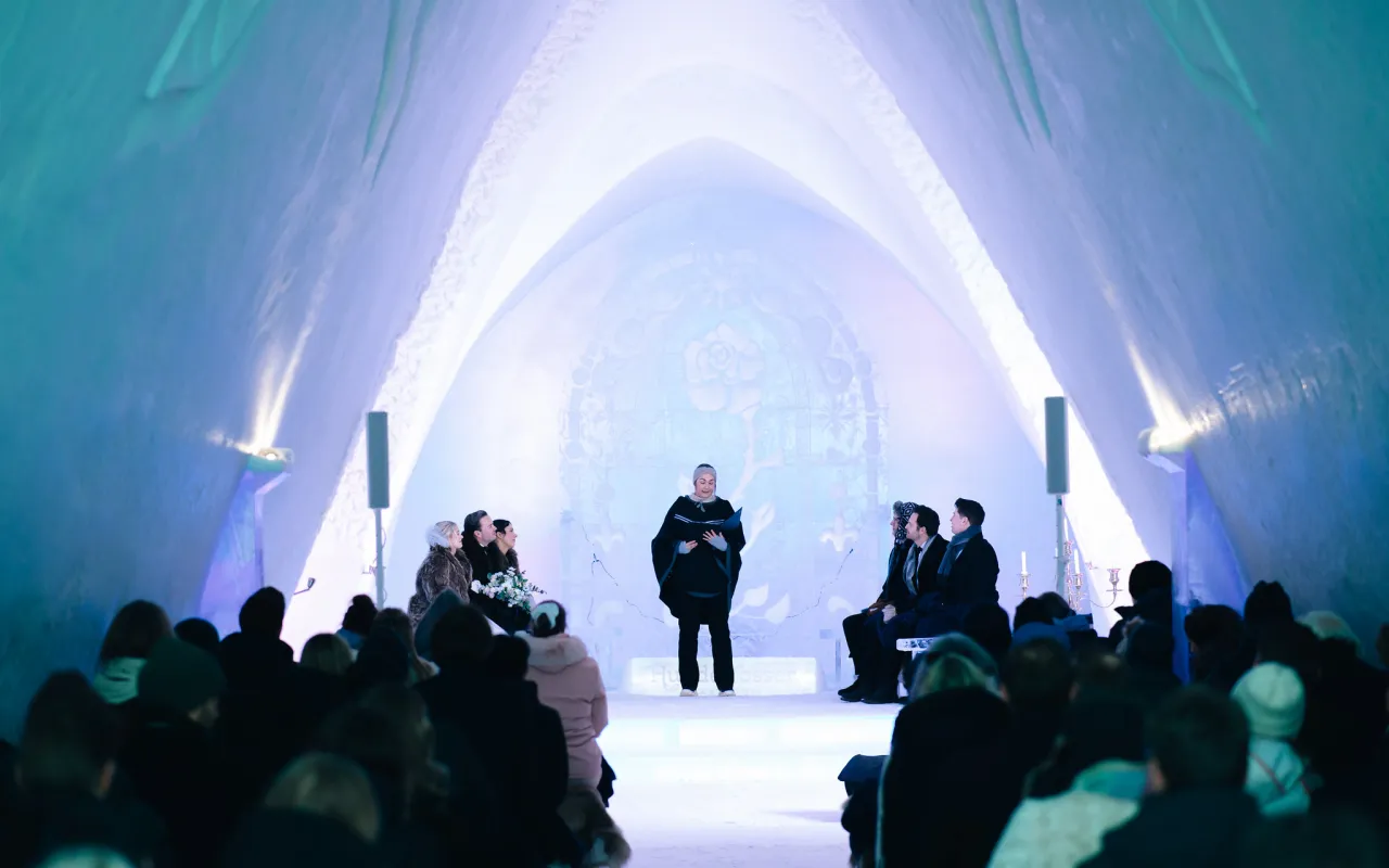 Iskatedral vielse bryllup vinter